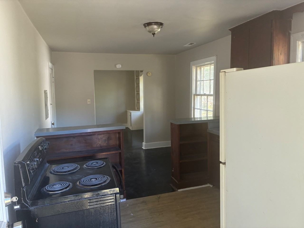 310 Park Ave - Photo 5 of 11