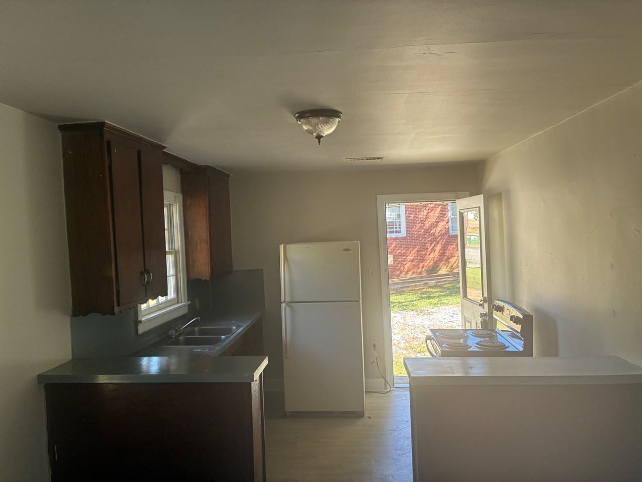 310 Park Ave - Photo 6 of 11