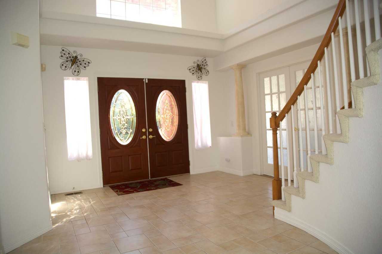 9511 Sand Hill Ct - Photo 3 of 20