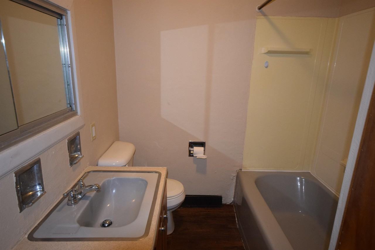 822 Woodland Ave #1 - Photo 7 of 16
