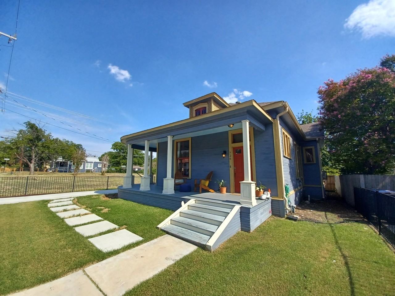 726 Dawson St #1 - Photo 2 of 25