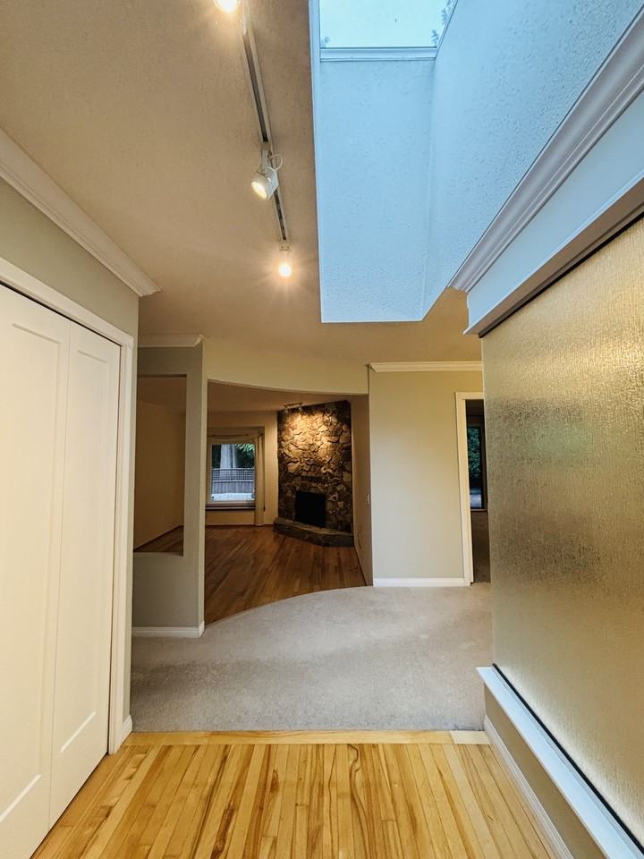 11189 Canyon Cres - Photo 7 of 50
