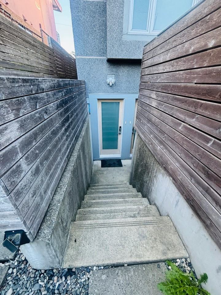 3260 5th Ave E - Photo 4 of 30