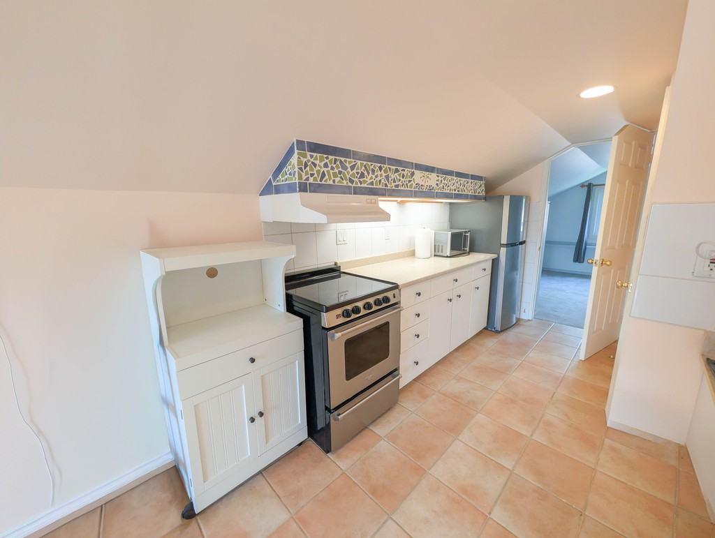977 Parkhill Ave - Photo 6 of 17