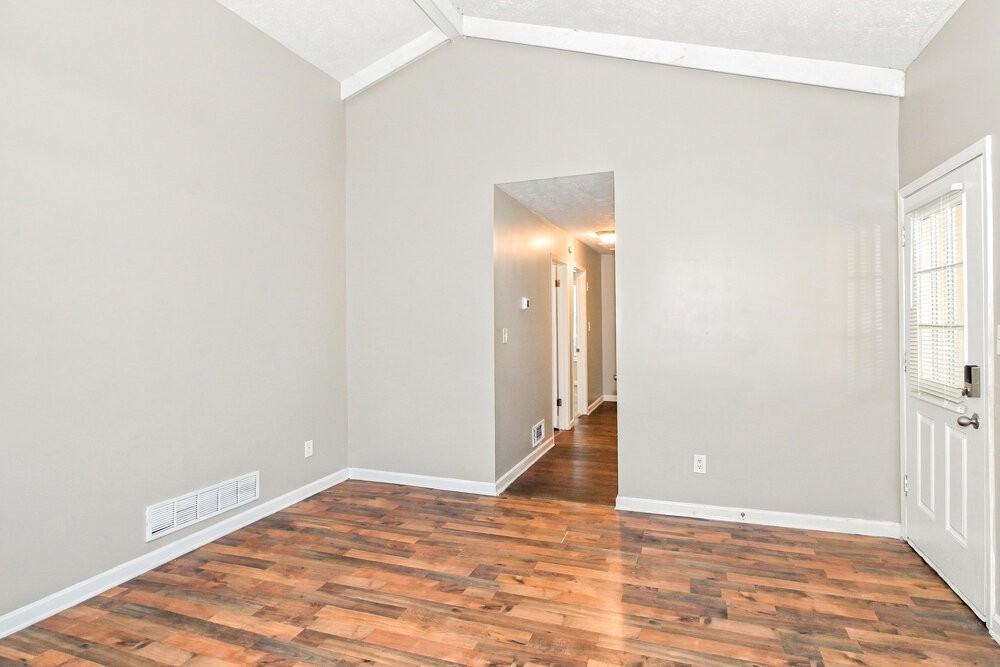 6908 Cedar Hill Ct - Photo 3 of 16