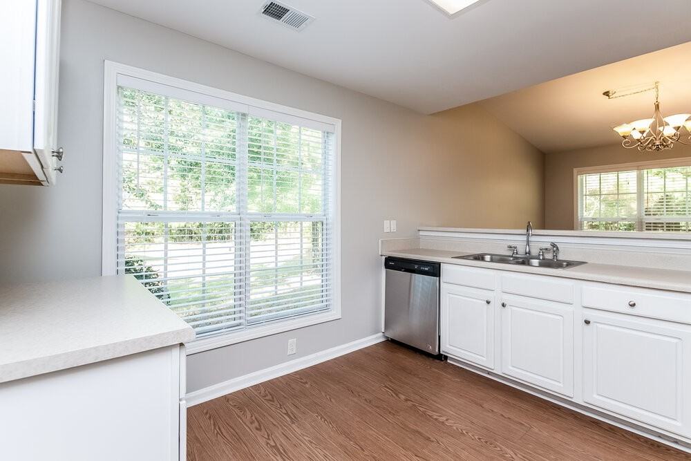 436 Eglington Trl - Photo 6 of 17