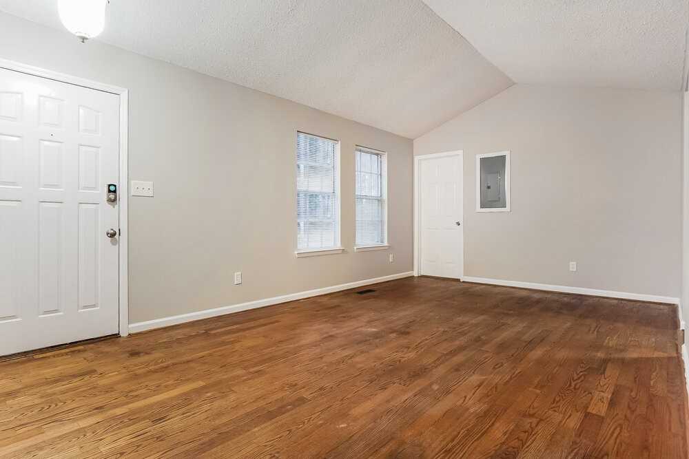 1102 Eagle Dr - Photo 3 of 16