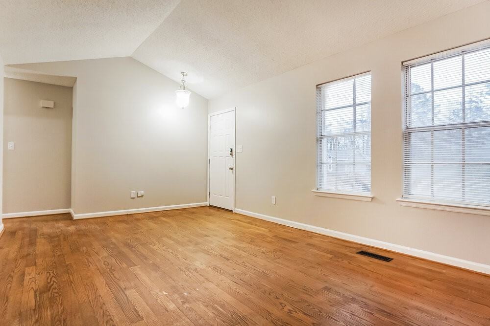 1102 Eagle Dr - Photo 4 of 16