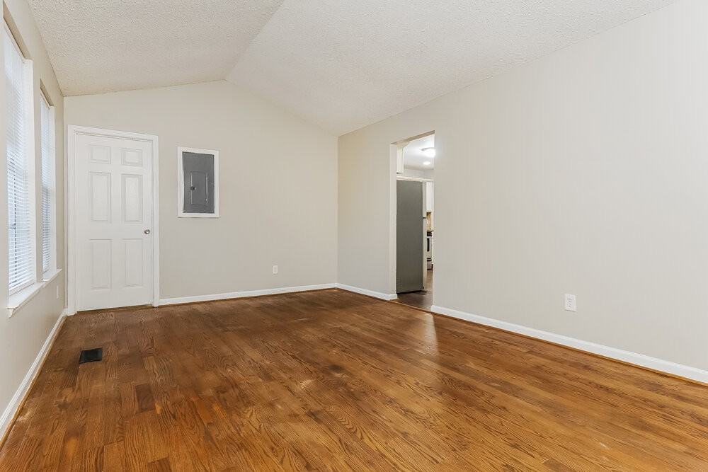1102 Eagle Dr - Photo 5 of 16
