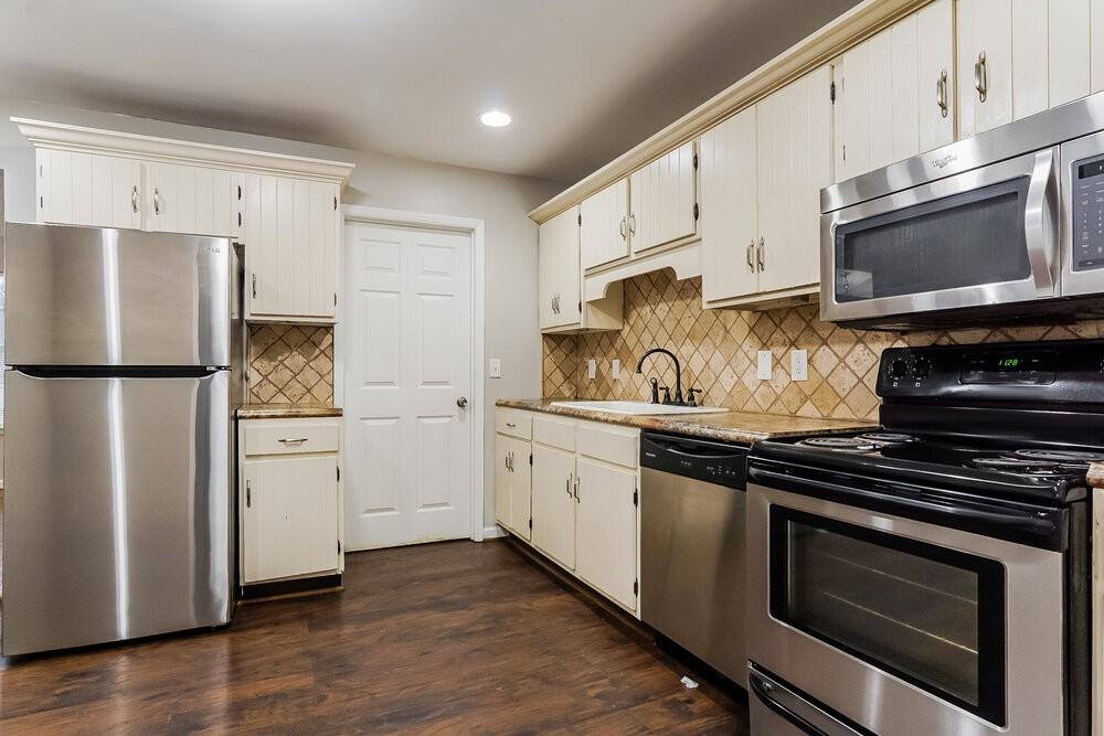 1102 Eagle Dr - Photo 6 of 16