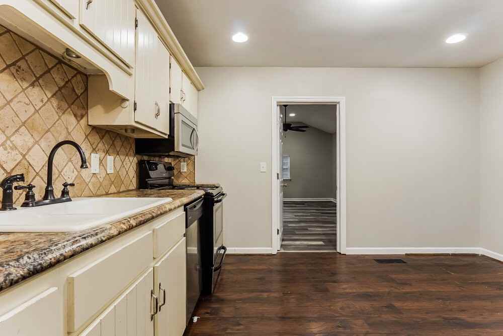 1102 Eagle Dr - Photo 7 of 16