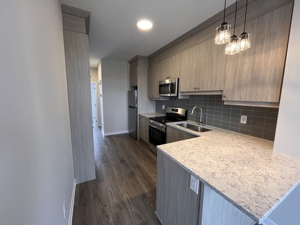 142 Conservancy Dr - Photo 3 of 19