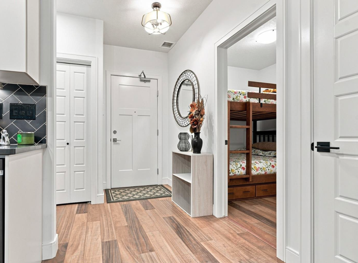 105 Willis Cres - Photo 3 of 42