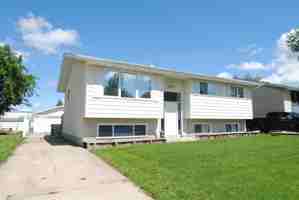 featured image of 4810 52 Ave