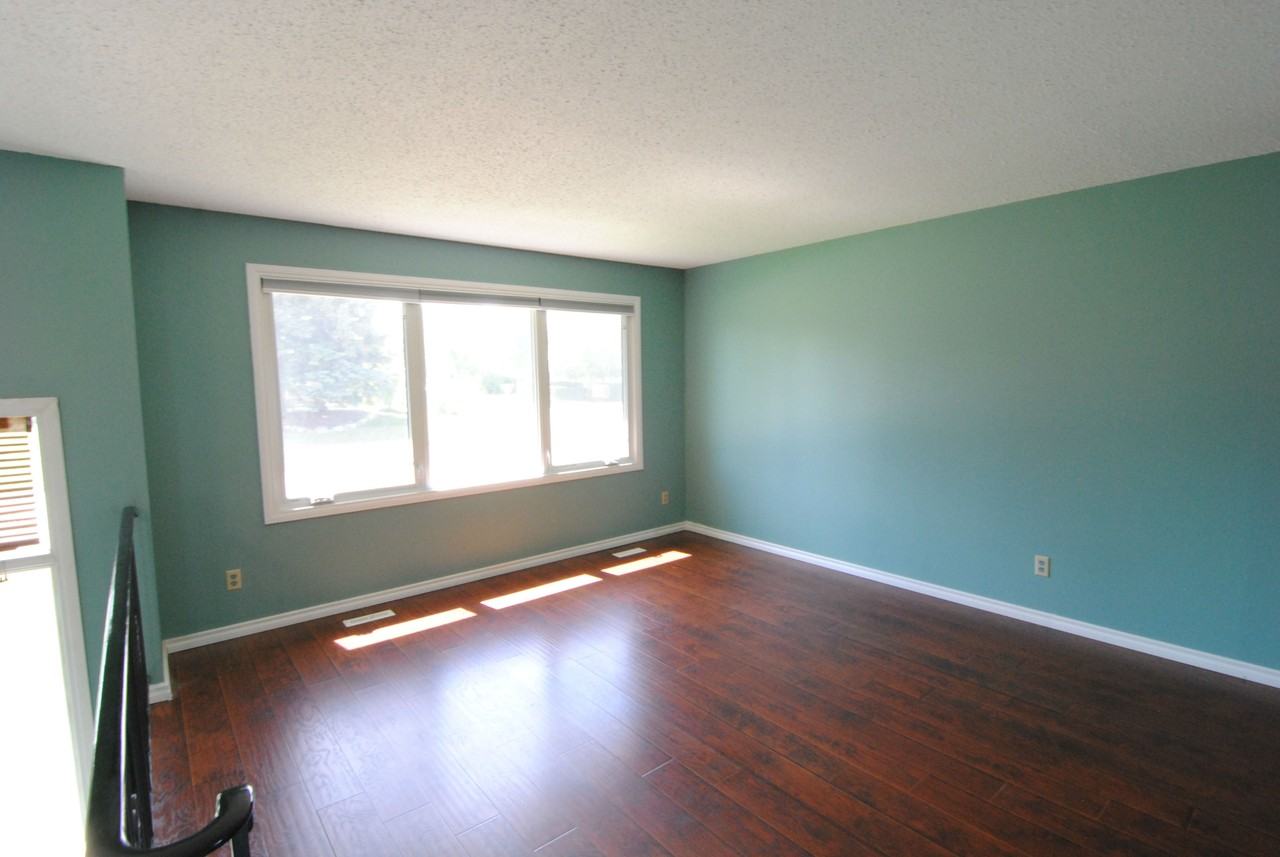 4810 52 Ave - Photo 3 of 20