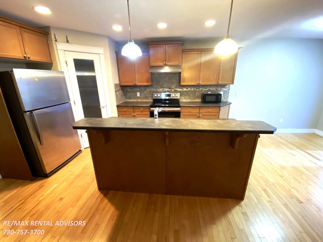 3034 16a Ave Nw - Photo 4 of 18