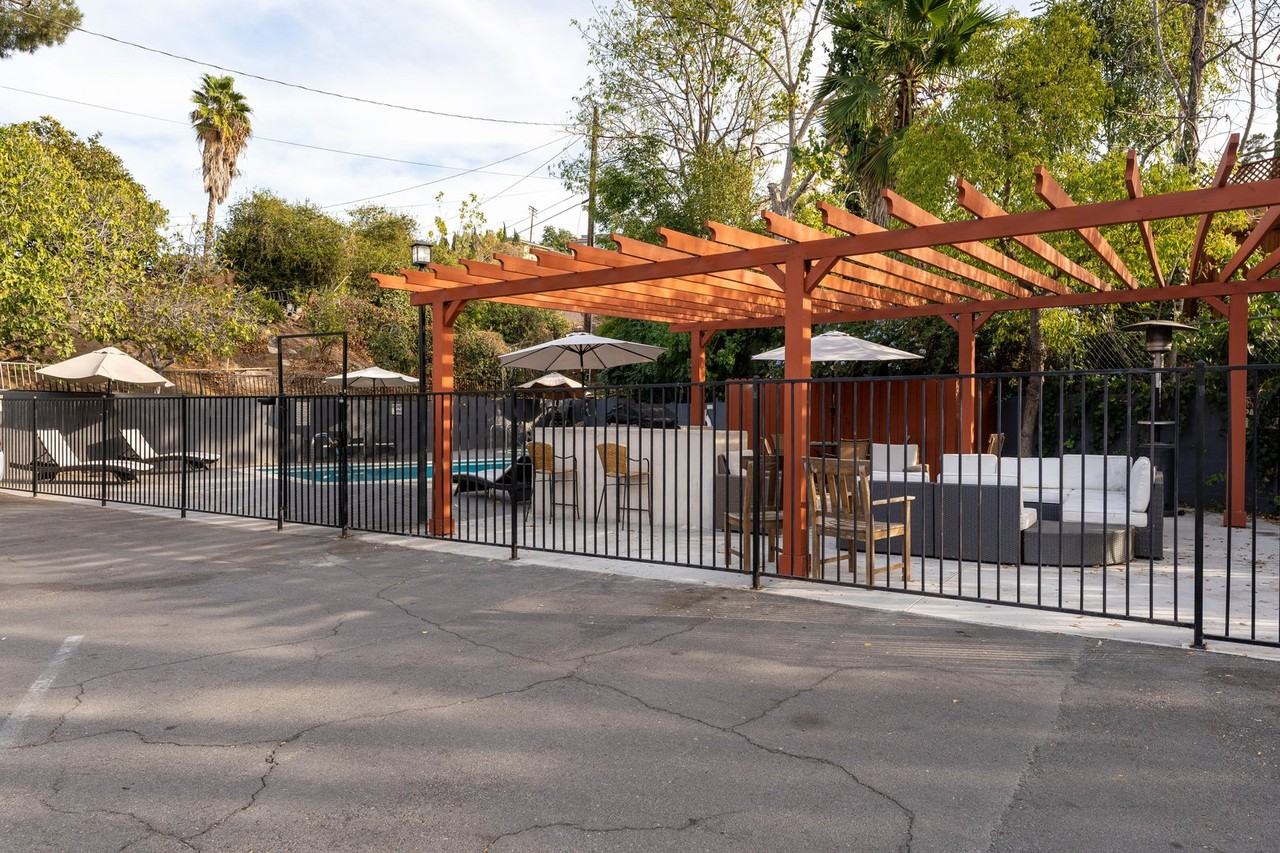 4124 Eagle Rock Blvd - Photo 7 of 36