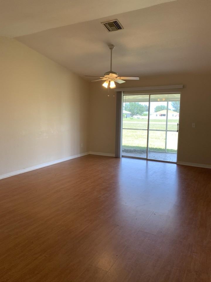 907 Ne 15th Ln #907 - Photo 3 of 11