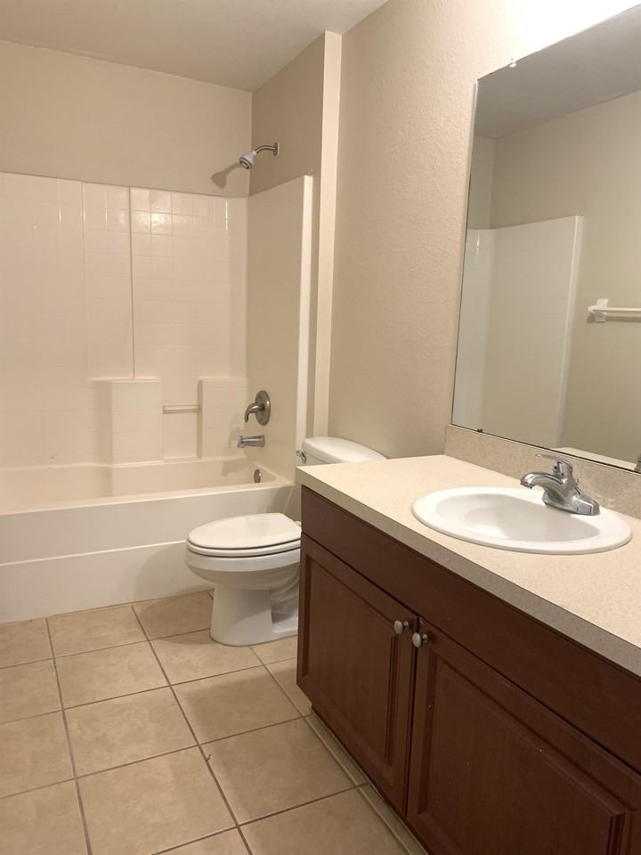 907 Ne 15th Ln #907 - Photo 4 of 11