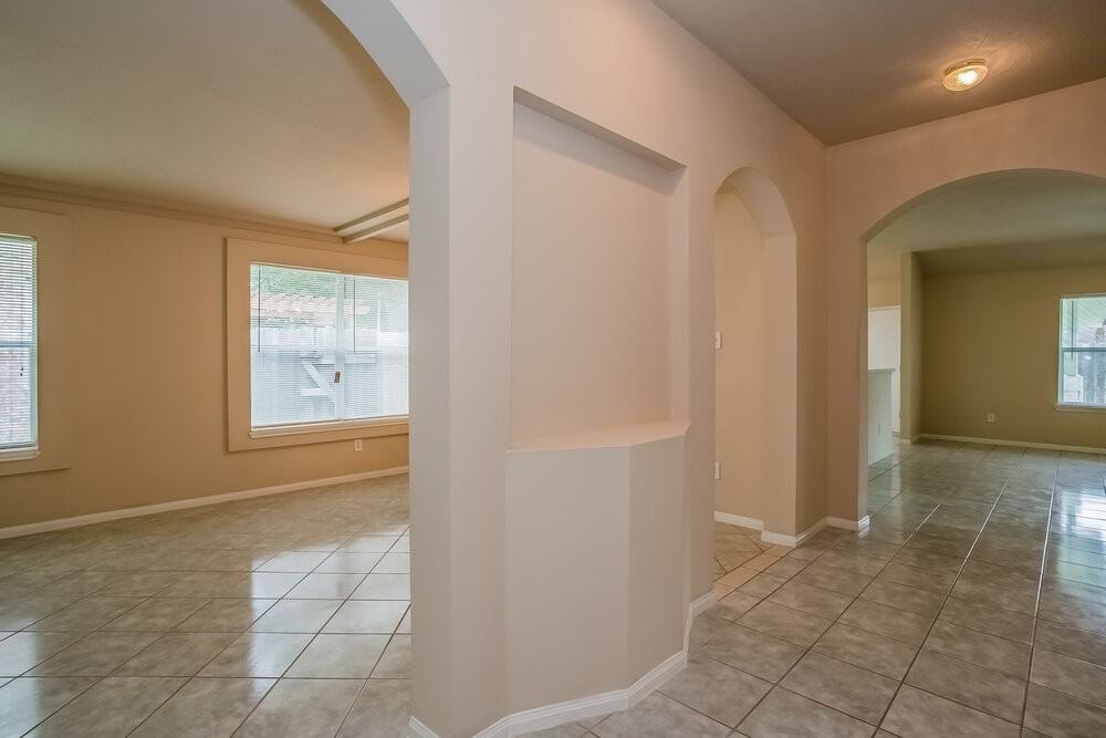 18942 Twigsworth Ln - Photo 3 of 12