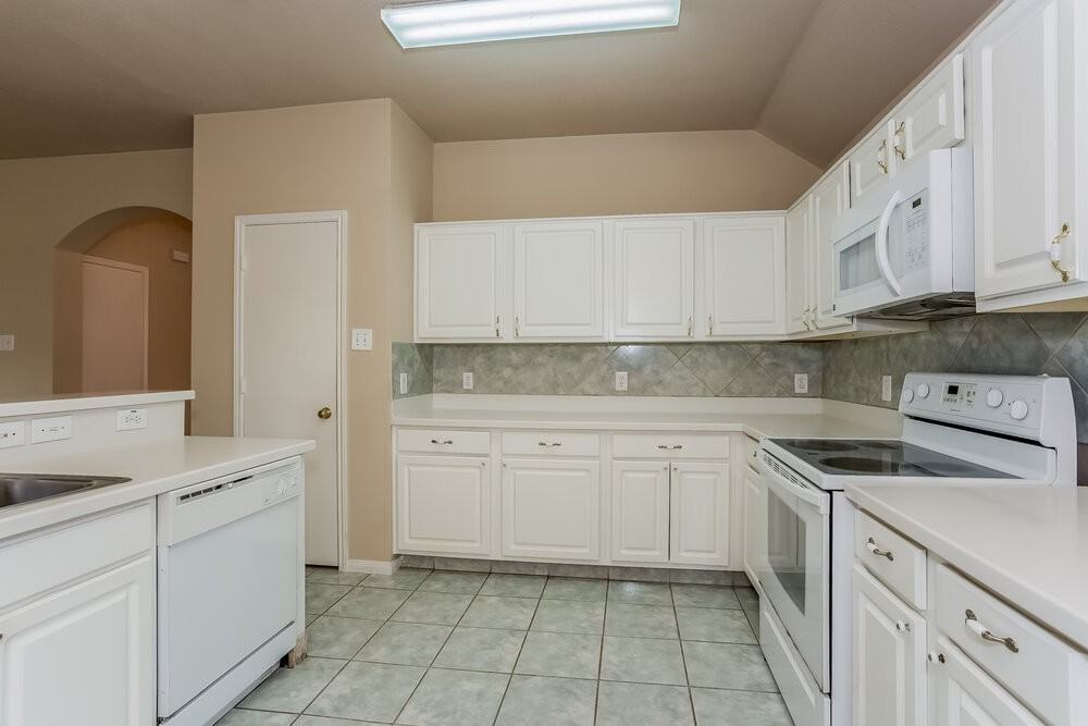 18942 Twigsworth Ln - Photo 7 of 12