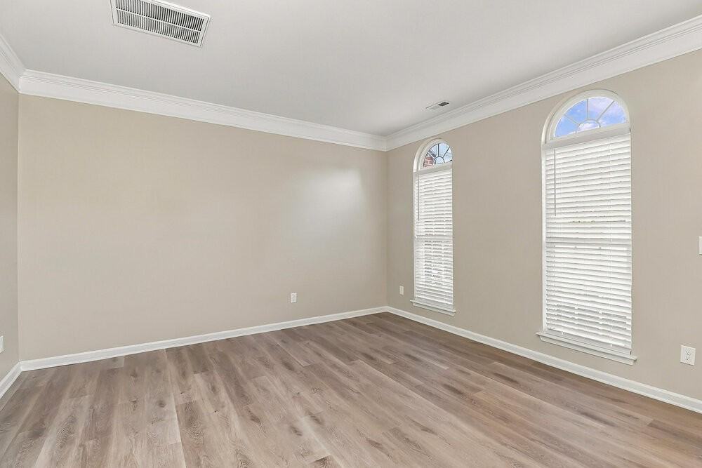 5634 Underwood Ave - Photo 5 of 17