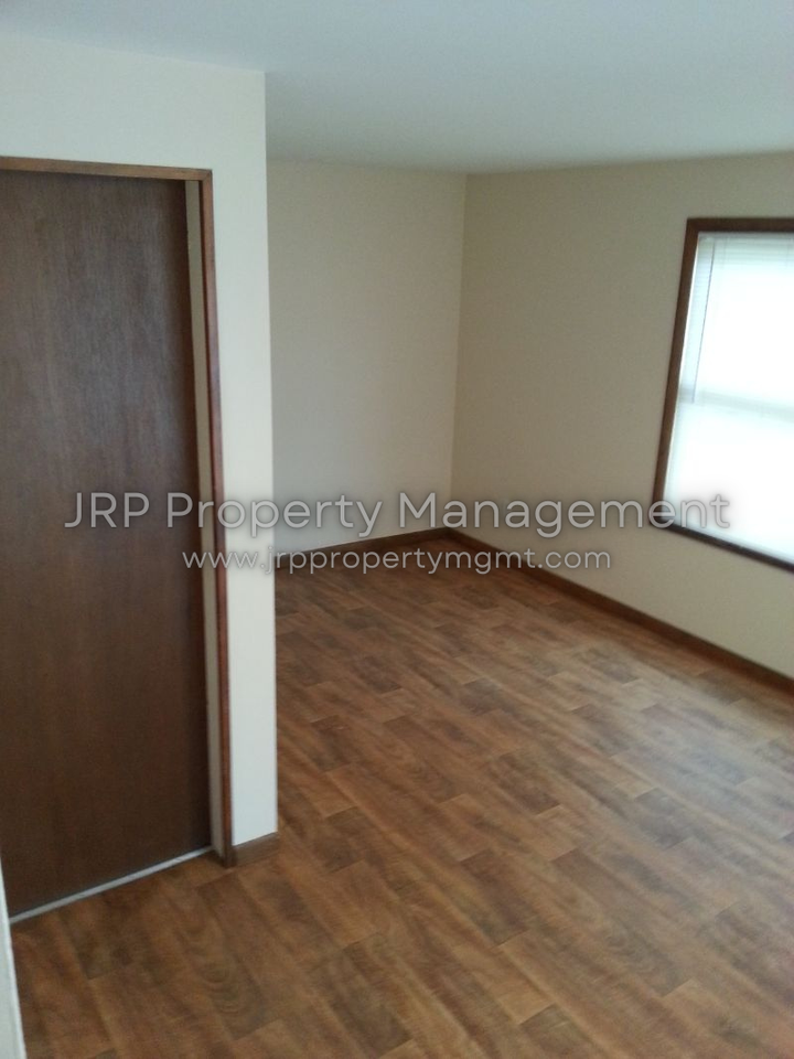 551 7th St #1 - Photo 6 of 8
