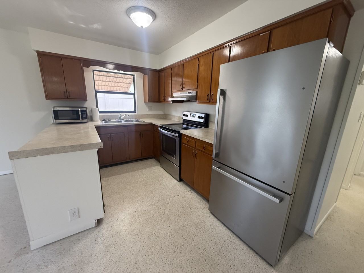 1301 N Sinclair Ave #1 - Photo 4 of 11