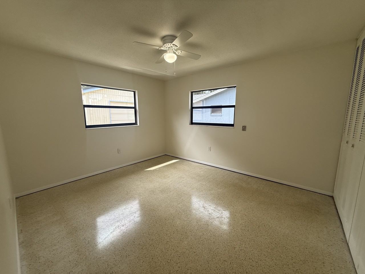 1301 N Sinclair Ave #1 - Photo 5 of 11