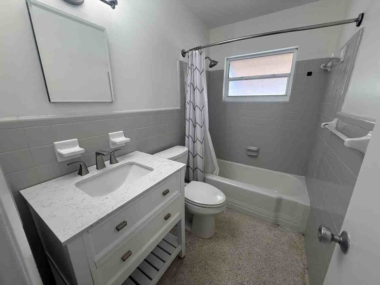 1301 N Sinclair Ave #1 - Photo 6 of 11