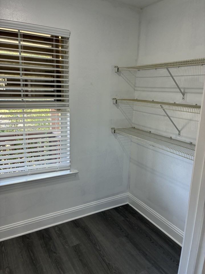 3053 Longfellow Rd #1 - Photo 5 of 21