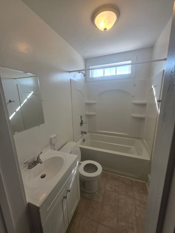 115 S Spruce St #4 - Photo 5 of 10