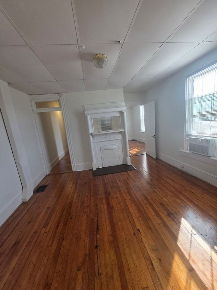 115 S Spruce St #4 - Photo 7 of 10
