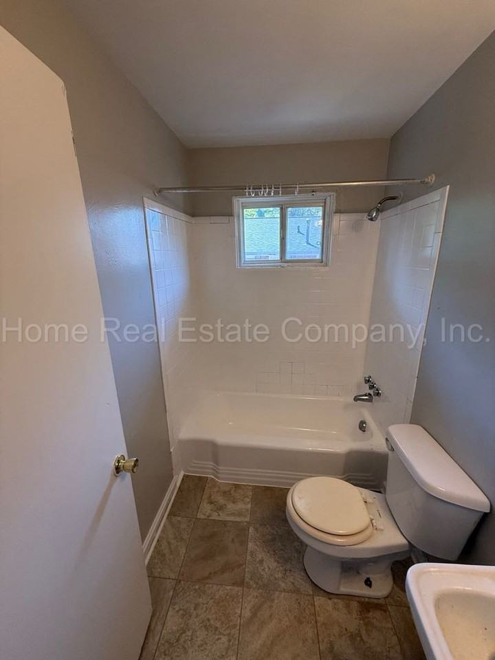 1435 Clark Ave #C - Photo 4 of 5
