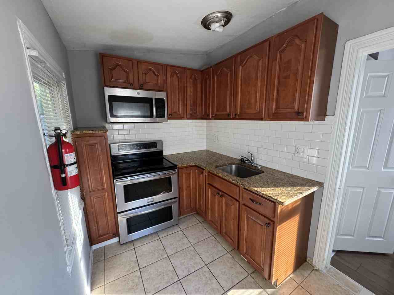 1671 Margaret St #1 - Photo 5 of 10