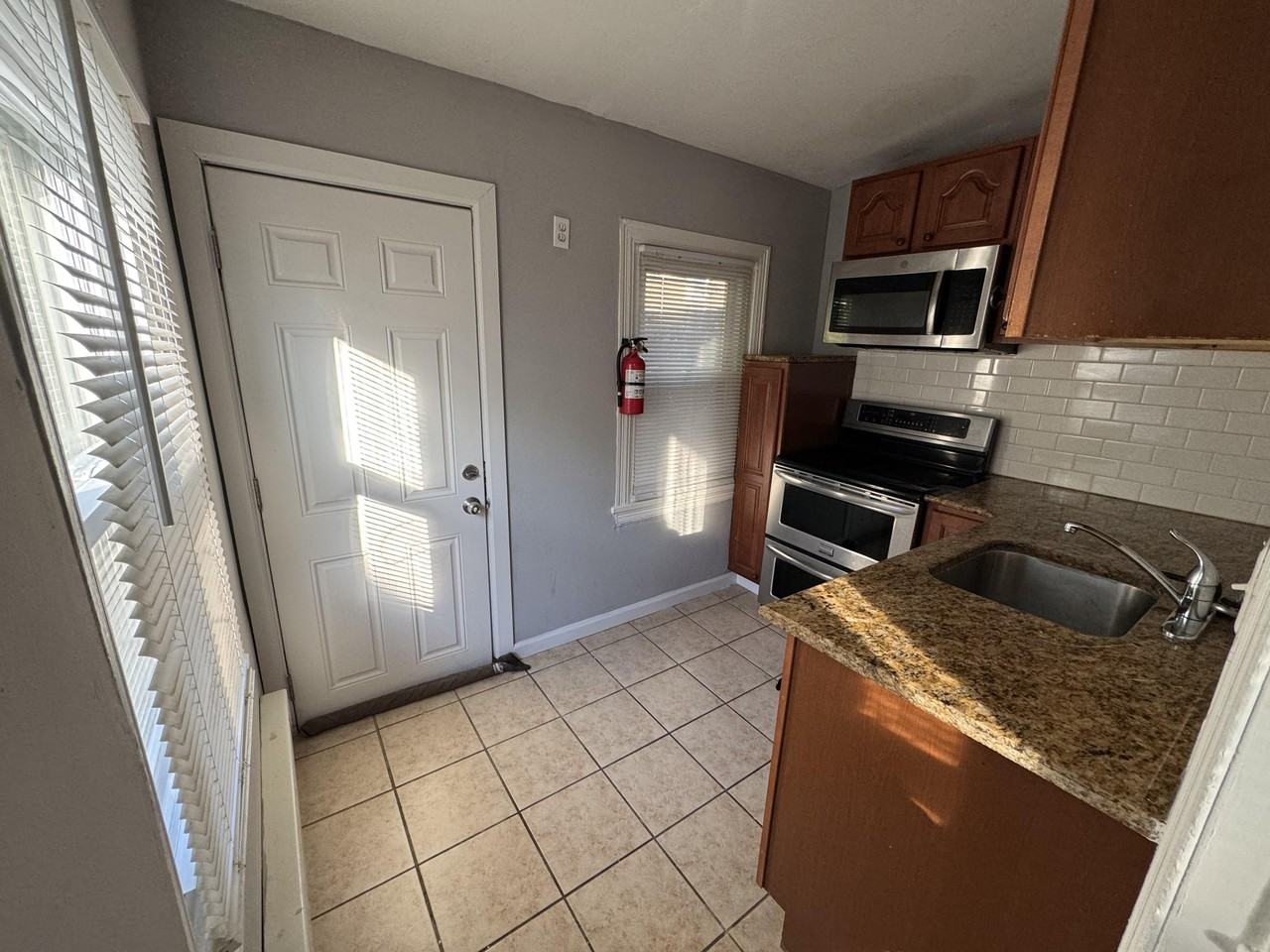 1671 Margaret St #1 - Photo 6 of 10
