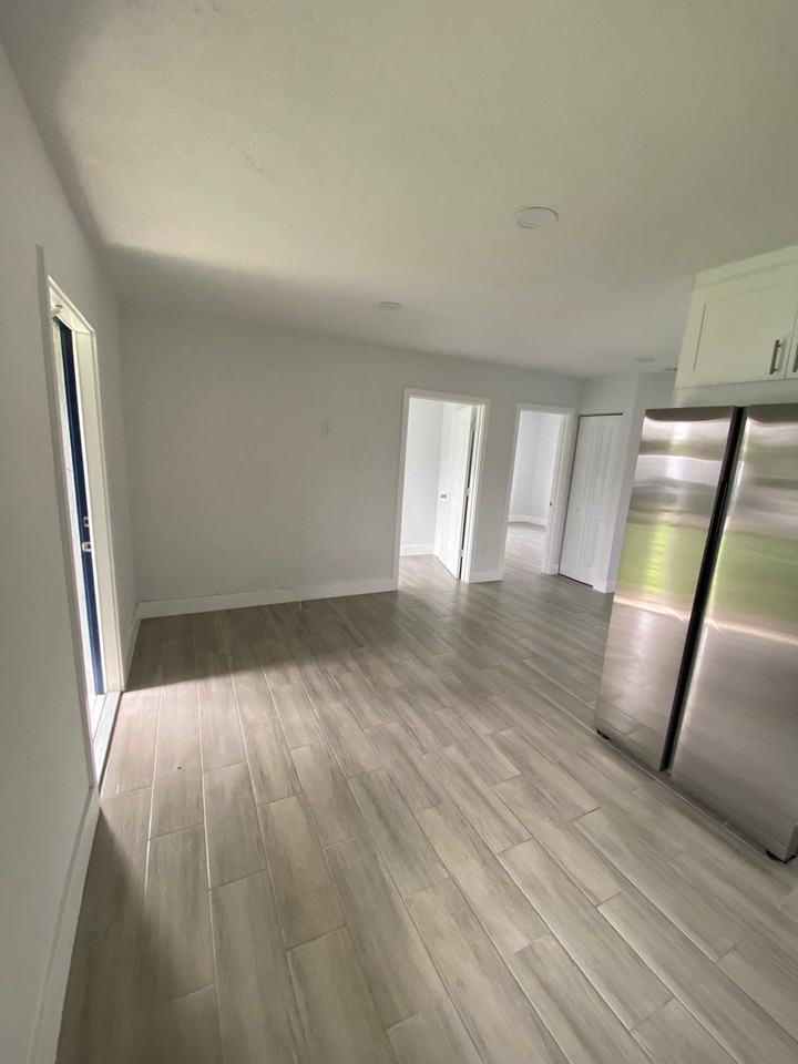220 Jackson Ave #1 - Photo 5 of 17