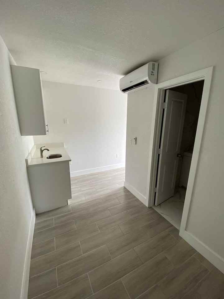 216 Jackson Ave #1 - Photo 2 of 7