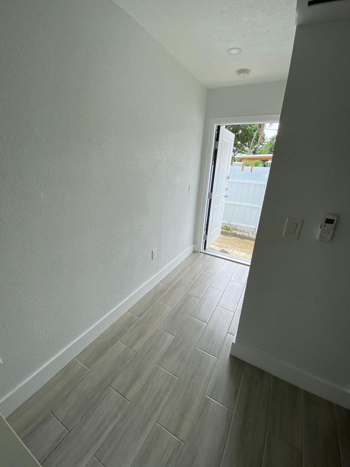 216 Jackson Ave #1 - Photo 4 of 7