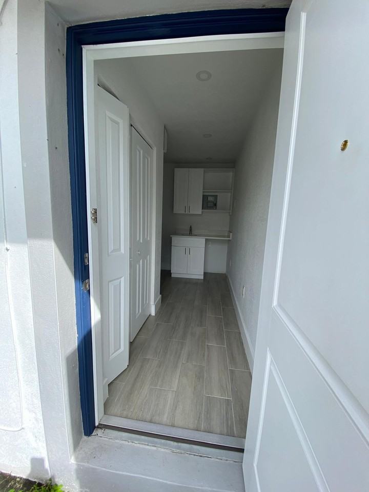 216 Jackson Ave #1 - Photo 6 of 7