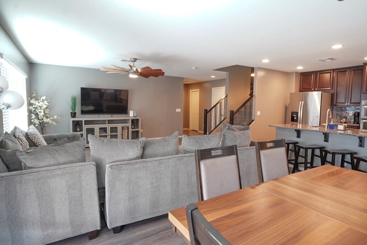 896 S Pheasant Dr #1 - Photo 3 of 10