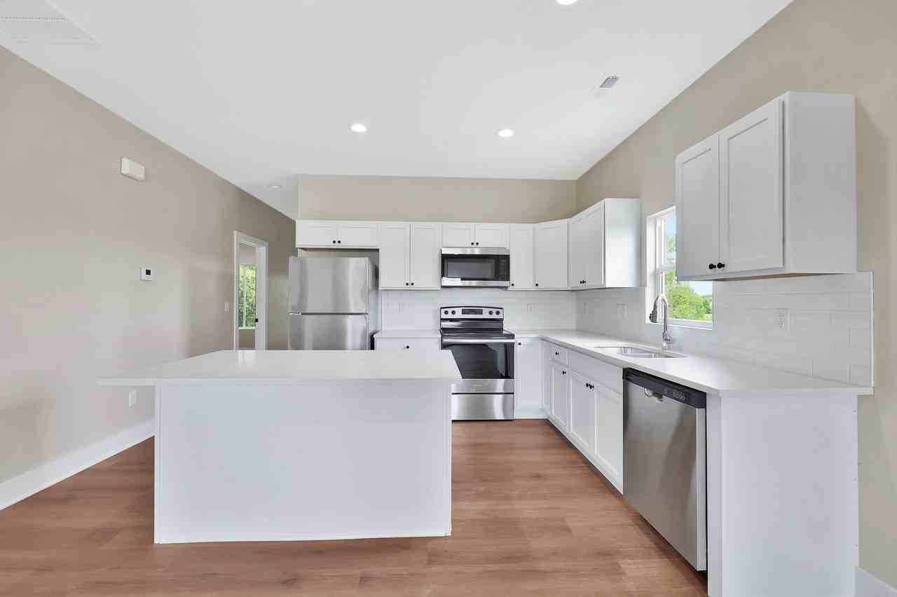 327 Turnpike Rd #1 - Photo 5 of 33