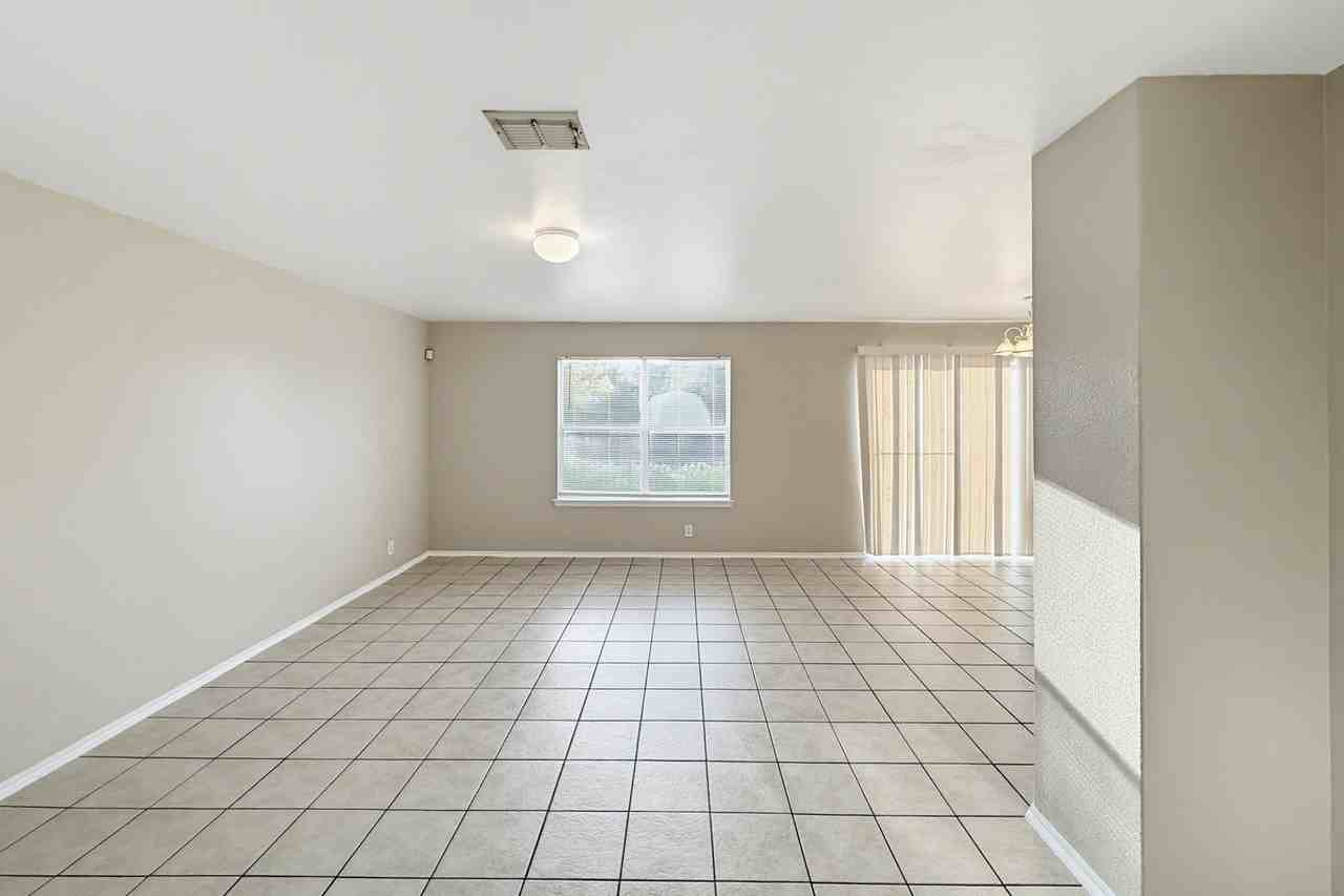 555 Lynx Mtn - Photo 3 of 20