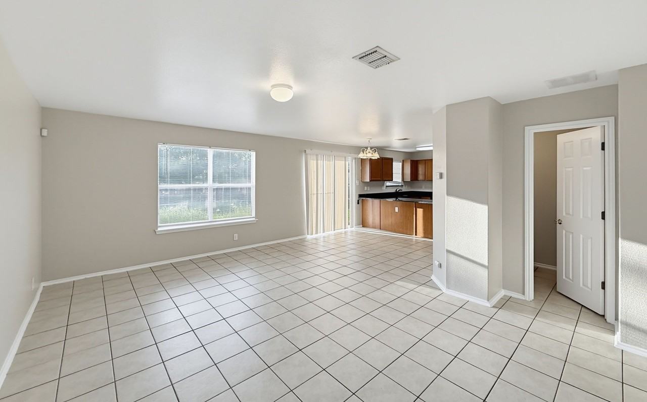 555 Lynx Mtn - Photo 4 of 20