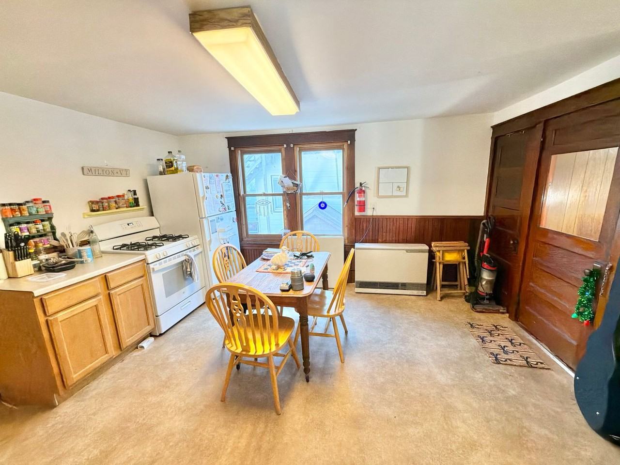 461-463 Colchester Avenue - Photo 2 of 47