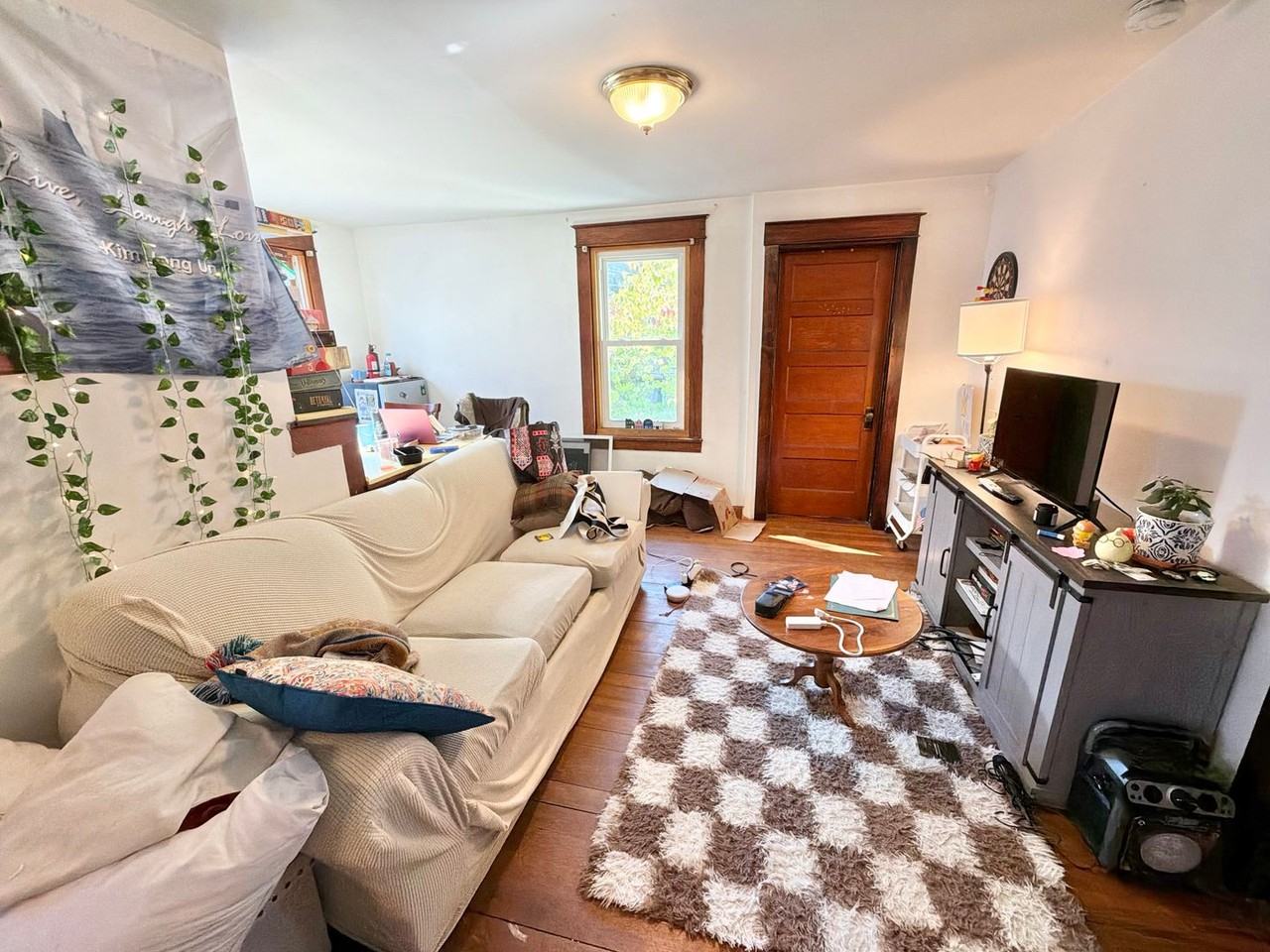 461-463 Colchester Avenue - Photo 5 of 47