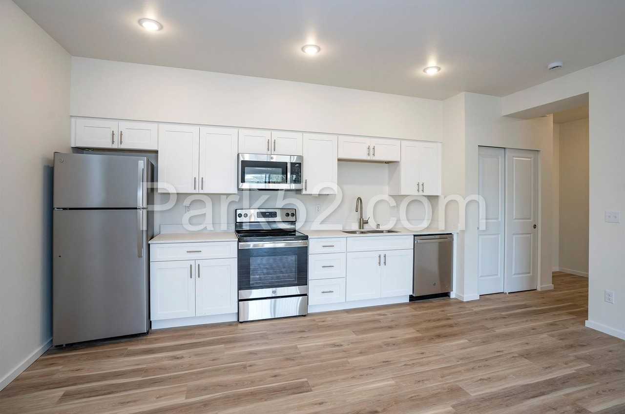 Spacious 1 & 2 Bedroom Apartments | In - Photo 7 of 24