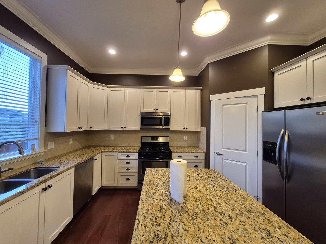 19702 69 Avenue - Photo 4 of 48