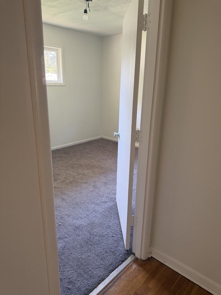42 Mohawk Dr #1 - Photo 3 of 7