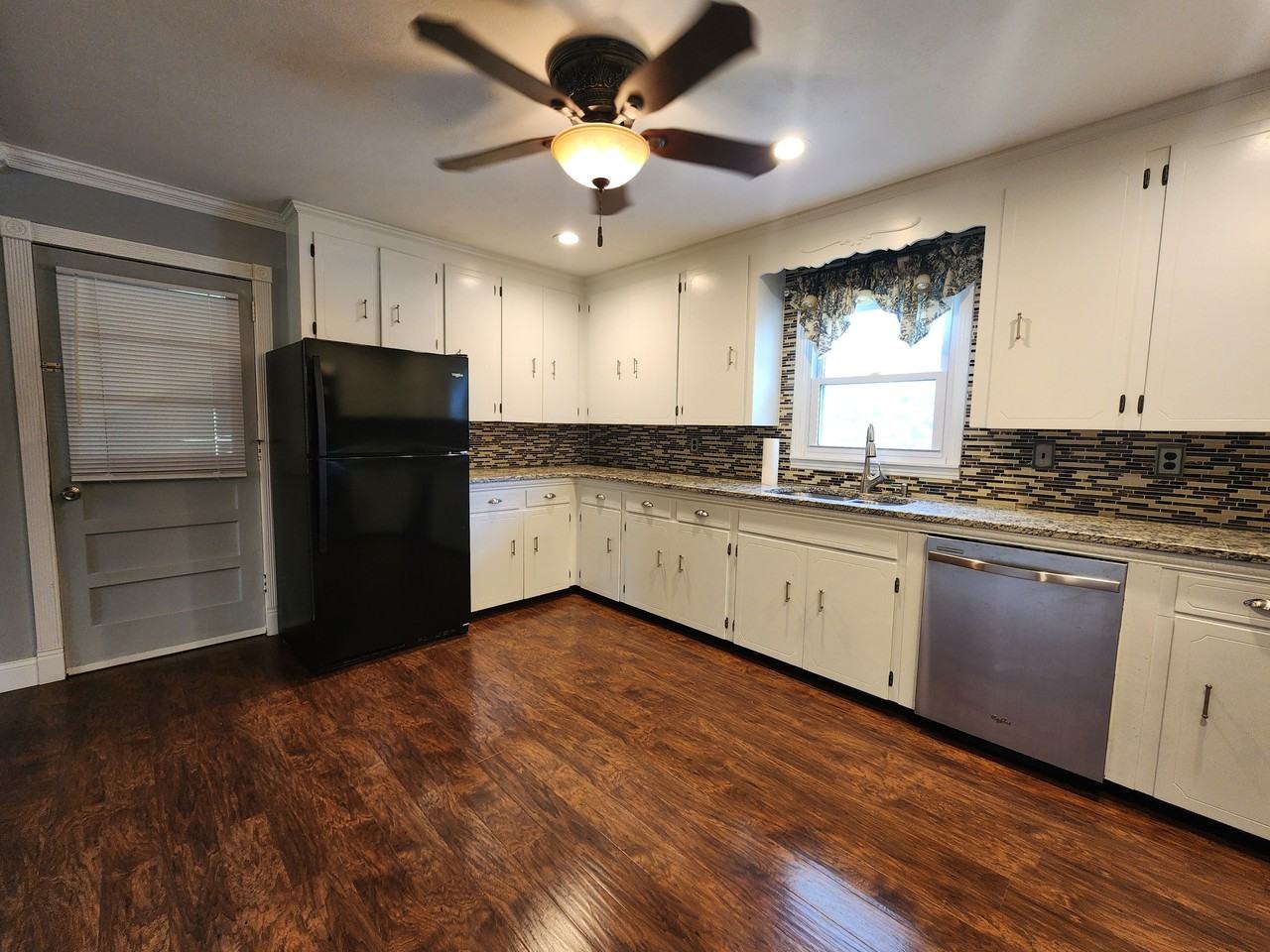 664 First Ave S #1 - Photo 4 of 23